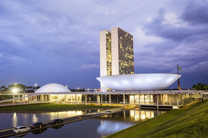 Brasília lidera busca por relacionamento com interesse financeiro, segundo o Google
