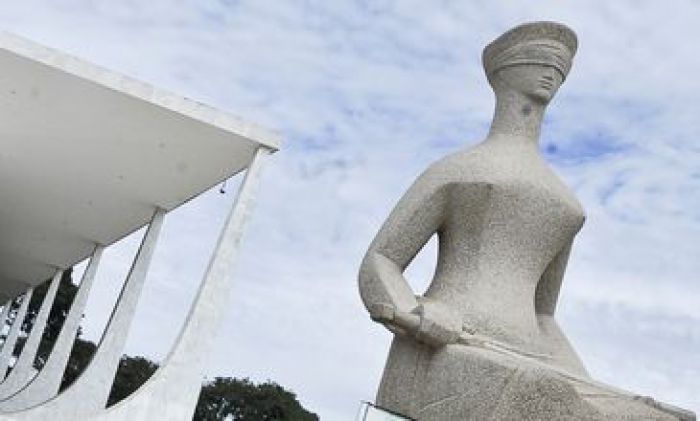 STF aprova restrição do foro privilegiado para deputados e senadores