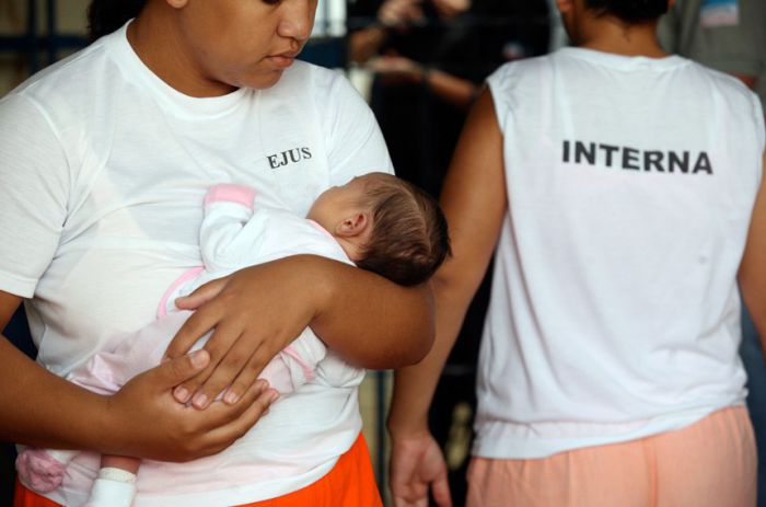 Senado debate prisão domiciliar para gestantes e mães de recém-nascidos