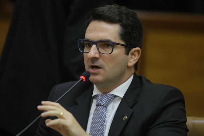 Gustinho Ribeiro deixa o bloco governista