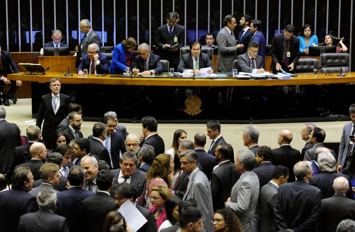 Câmara aprova MP que permite venda direta do petróleo por estatal do pré-sal