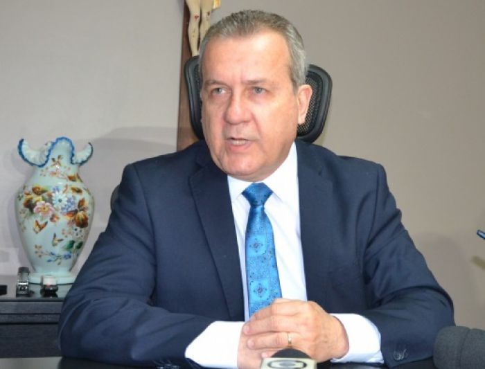 Cézário Siqueira assume o governo por cinco dias