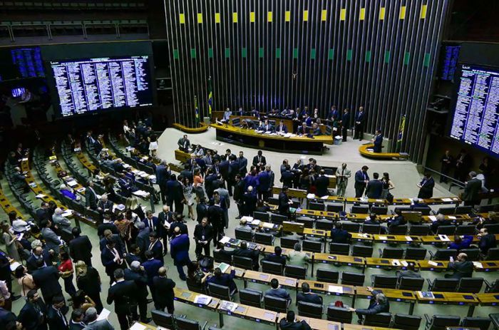 PEC determina seleção de ministros do STF e de tribunais superiores por concurso público