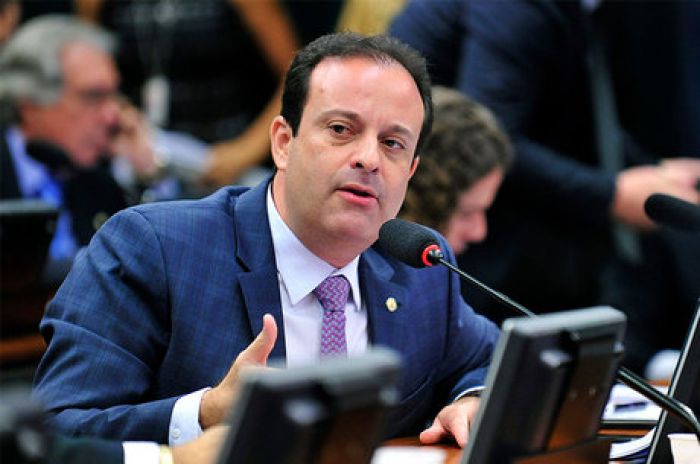 Jornal 'O Globo' aponta para influência de André Moura na Dataprev