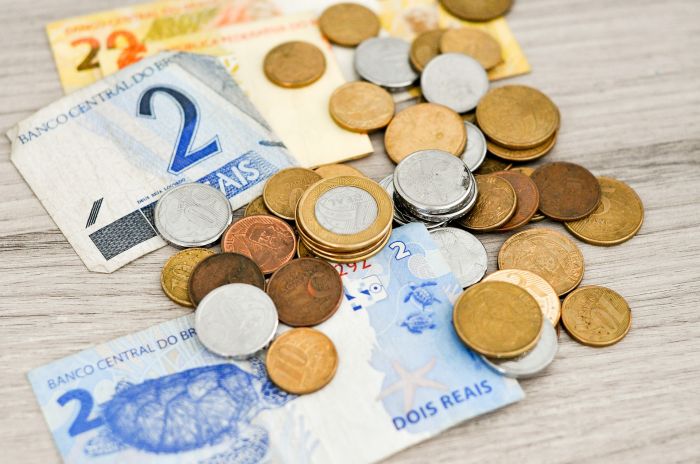Das 27 unidades da federação, 20 estão no vermelho