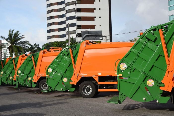 16 novos caminhões para a coleta de lixo da Capital