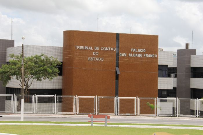 TCE rejeita contas de prefeituras por despesa excessiva com pessoal