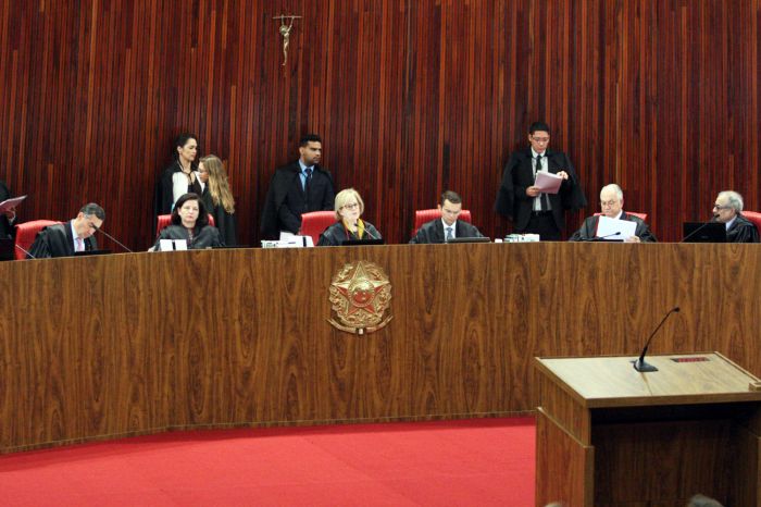 TSE acata pedido do Partido Novo e barra candidatura de Lula