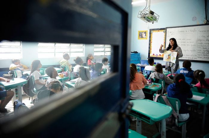 Piso salarial dos professores pode passar a ser pago pela União