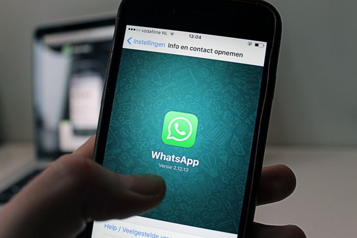 Política predomina em grupos de WhatsApp no Brasil, indica pesquisa