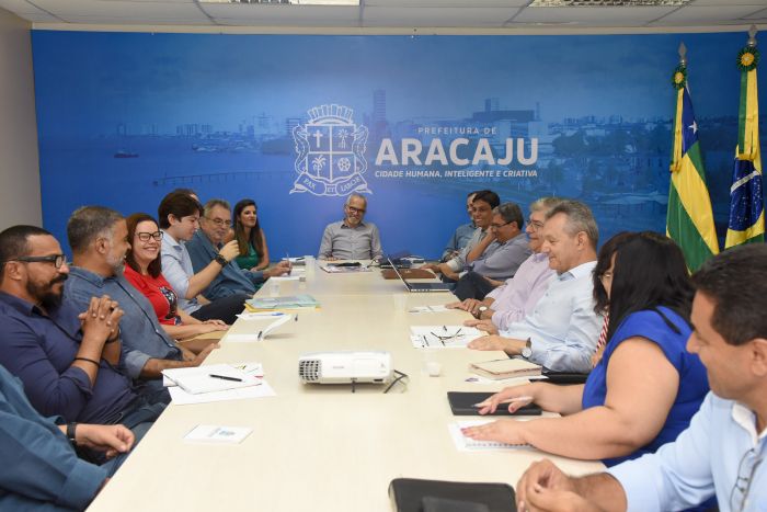 Edvaldo e secretários discutem implantação de plataforma sobre Cidades Inteligentes em Aracaju
