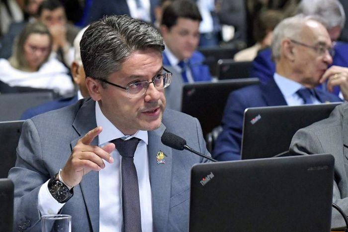 Senador Alessandro vai pedir impeachment de ministros do STF