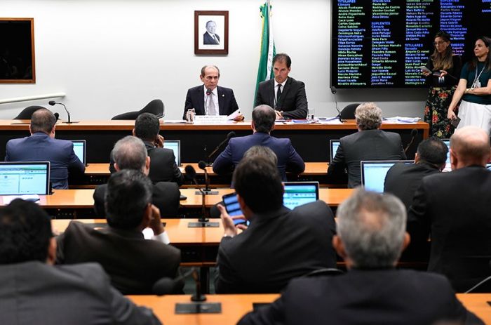 Comissão ouve Paulo Guedes na terça sobre o Orçamento para 2020