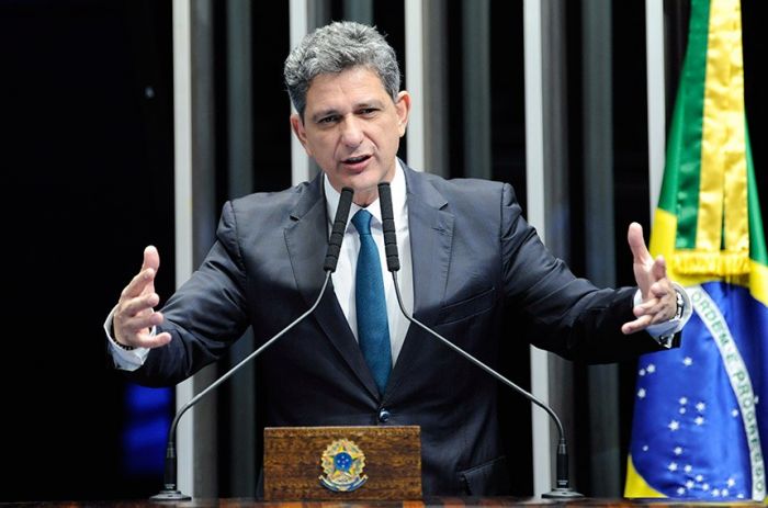 Rogério Carvalho defende protagonismo do Congresso contra crise