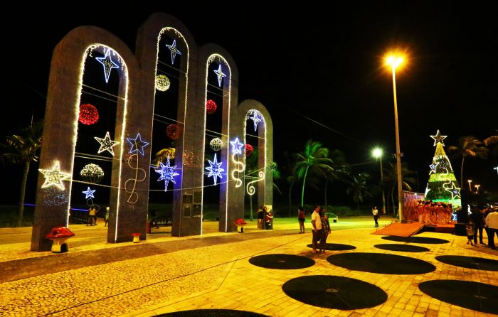 Aracajuanos e turistas se encantam com Natal Iluminado na Orla da Atalaia