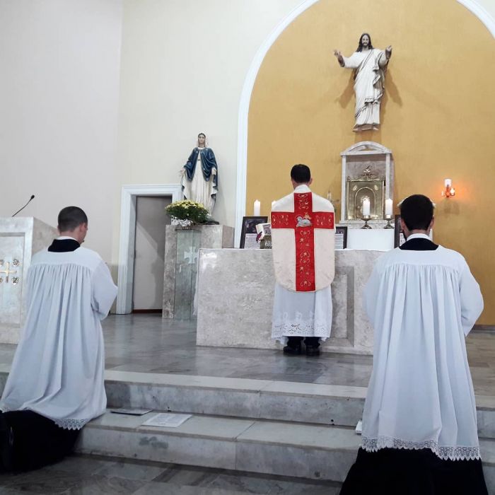 Católicos sergipanos voltam a rezar missa em latim
