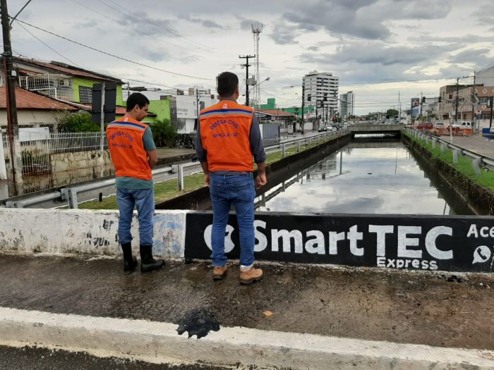 Equipes da Prefeitura monitoram situação da chuva e atuam preventivamente em Aracaju