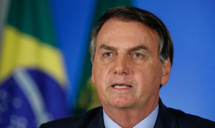Bolsonaro pede calma e diz que país vencerá novo coronavírus