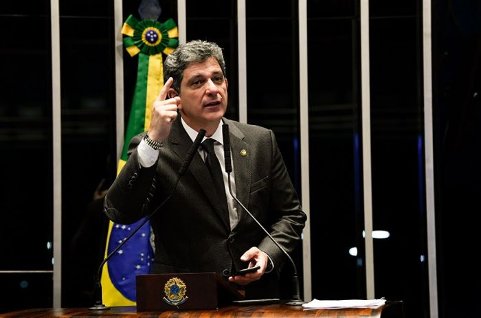 Rogério diz que MP de Bolsonaro confisca salários