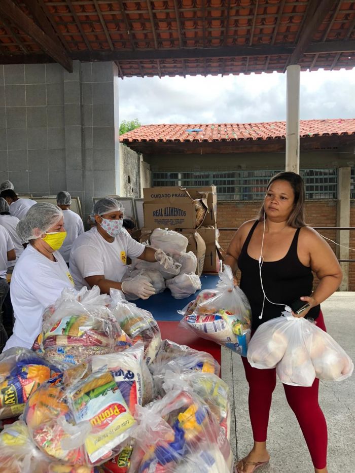 Prefeitura de Aracaju já distribuiu cerca de 20 mil kits de alimentação para alunos da rede