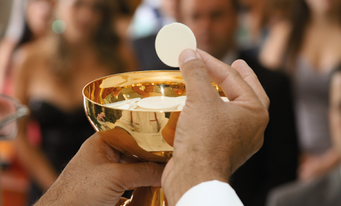 Decreto proíbe Comunhões Eucarísticas fora da Santa Missa