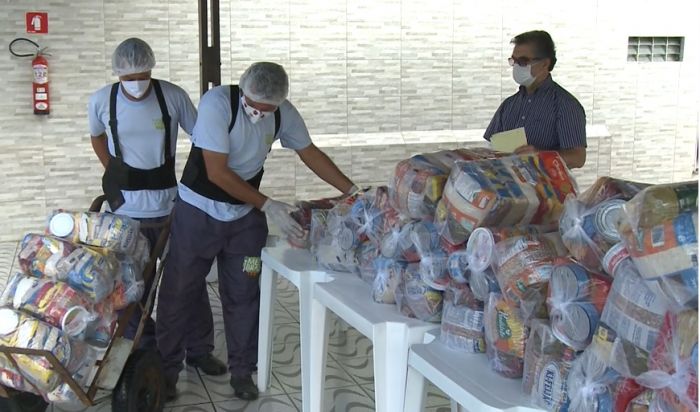 Mesa Brasil Sesc entrega doações a instituições em Aracaju