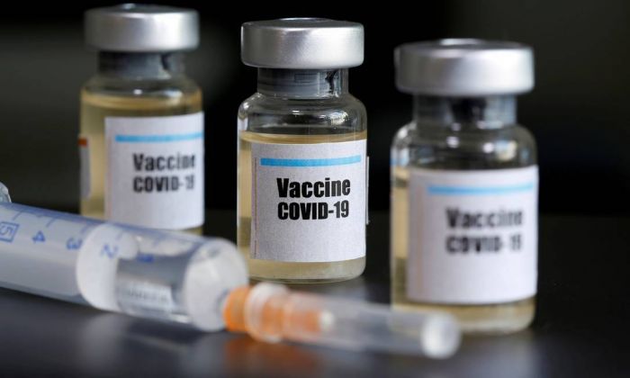 Laboratório suspende estudo da vacina de Oxford