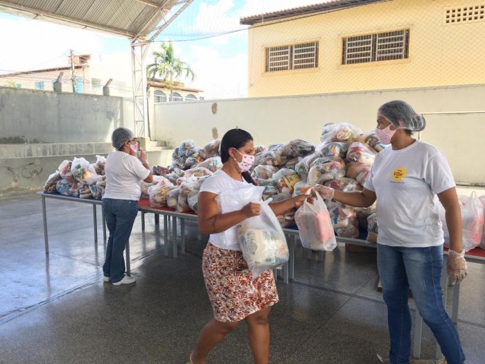Prefeitura de Aracaju realiza último dia de entrega de kits de alimentação escolar