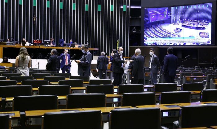 Deputados defendem manutenção do auxílio emergencial