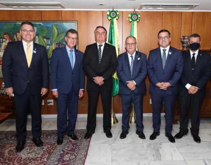 Belivaldo se reúne com Bolsonaro e apresenta demandas do estado