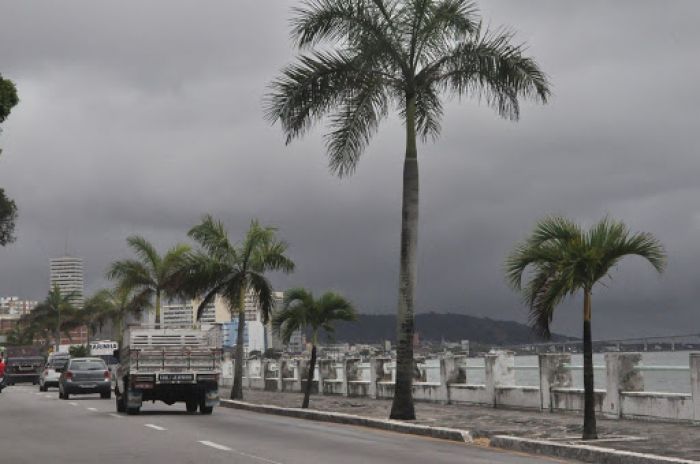 Defesa Civil de Aracaju alerta para possibilidade de chuvas, raios e trovões
