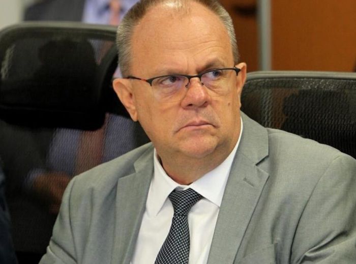 Governador afirma que não convocará concursados este ano