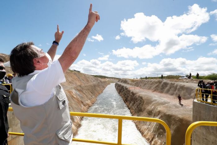 Folha diz que Bolsonaro quer privatizar serviços da transposição do São Francisco