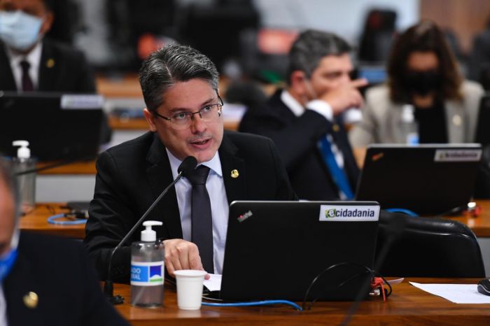 Senador Alessandro quer universalização das vacinas contra Covid-19