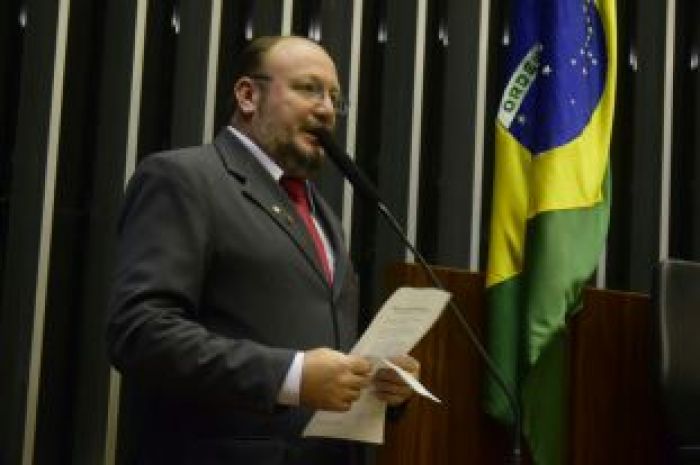 João Daniel apresenta projeto que congela anuidades escolares