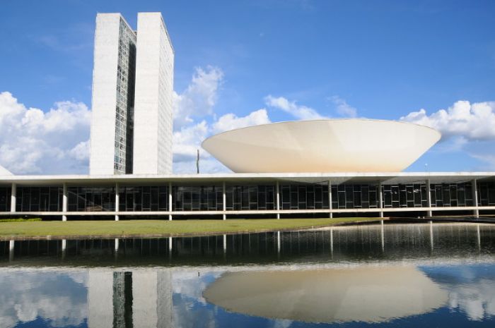 Projeto torna obrigatória vacinação contra Covid-19 para servidores e agentes públicos