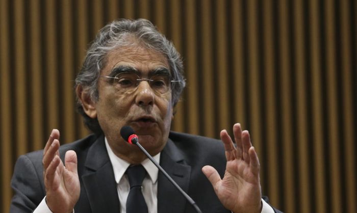 Carlos Britto defende impeachment de Bolsonaro