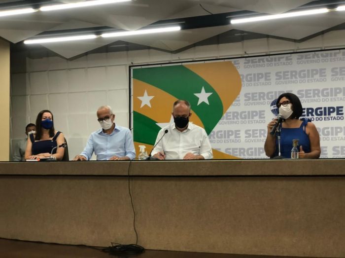 Vacina será distribuída nesta terça-feira e governador afirma que não irá furar a fila