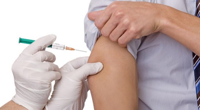 Projeto obriga deputados federais e senadores a tomar vacina contra a Covid-19