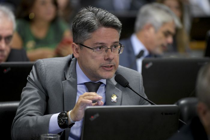 Senador Alessandro pede que TCU investigue os mais de R$ 1,8 bilhão gastos pelo Executivo em alimentação