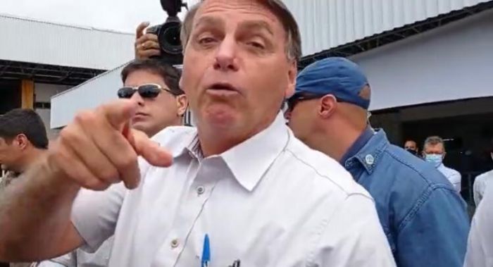Em Sergipe, Bolsonaro volta a atacar jornalistas