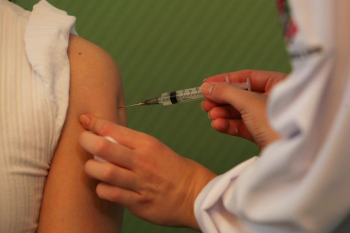 Aracaju: prefeitura aguarda novas doses para iniciar vacinação de idosos