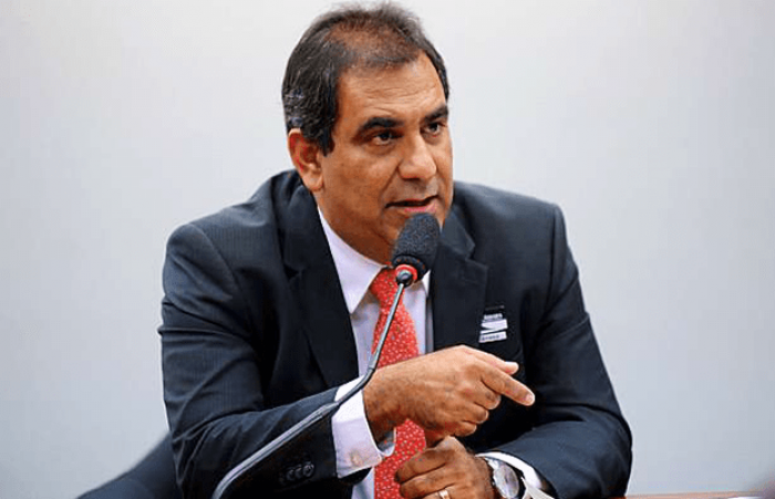 Cézar Britto diz que PEC que dificulta prisão de parlamentares traz “defeito grave”