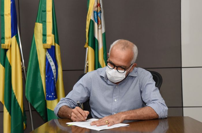 Edvaldo assina protocolo para adesão de Aracaju ao consórcio da compra de vacinas contra a covid-19