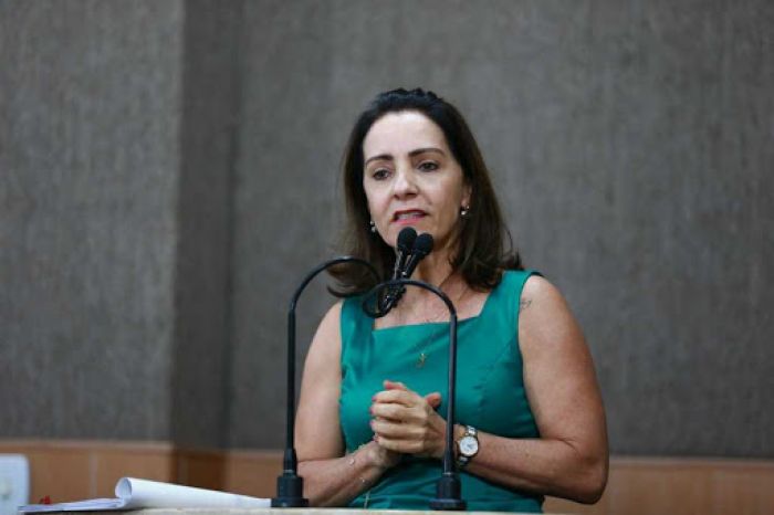 Com liderança de Emília, oposição inicia dividida na Câmara de Aracaju