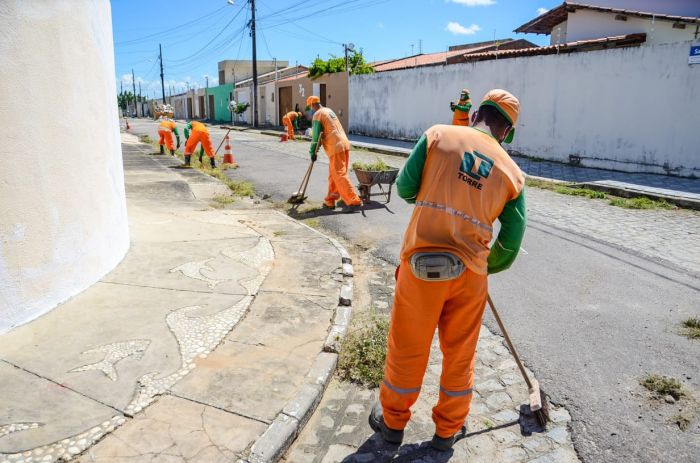 Em Aracaju, mutirões de limpeza permitem manutenção e conservação de espaços públicos