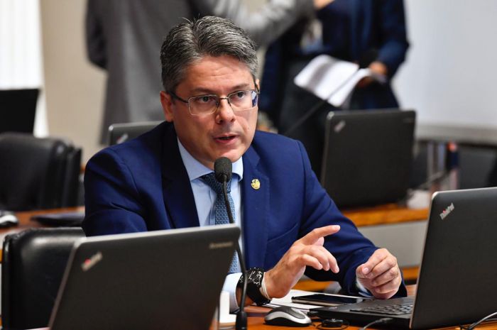 Alessandro Vieira quer ampliar escopo da CPI da Covid para Estados e Municípios