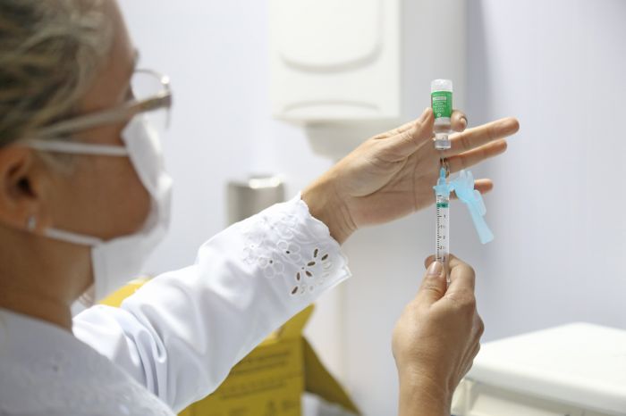 Em Aracaju, segunda dose de AstraZeneca é administrada em dez pontos de vacinação