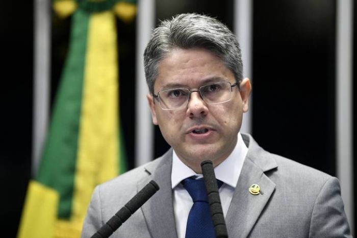 Senador Alessandro quer suspender “orçamento secreto” de Bolsonaro