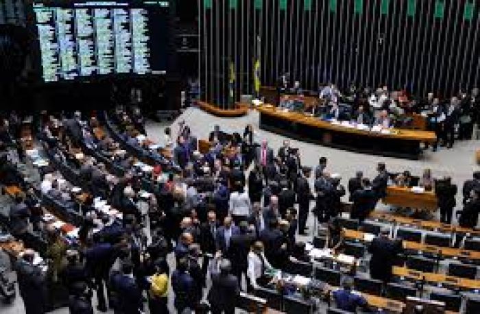 Deputado sergipano flagrado cobrando cargos à ministra de Bolsonaro